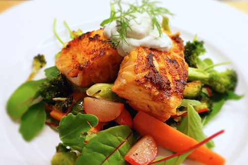 Citron- och ingefärslax med ljummen krispig sallad